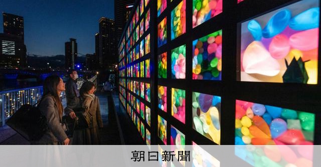 光とアートが水都・大阪彩る 中之島の遊歩道に150個のカラフル箱