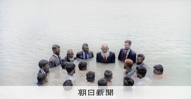 劇的、計算された非日常 第86回国際写真サロン：朝日新聞