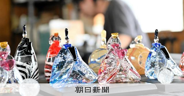札幌市でガラスのひな人形の制作進む 「きらめき見て和んで」 [北海道