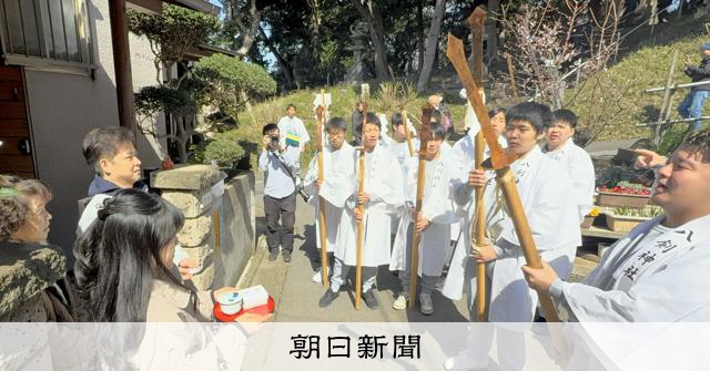 剣を掲げて悪事災難追い払う奇祭「剣」 千葉・習志野市の八剣神社で
