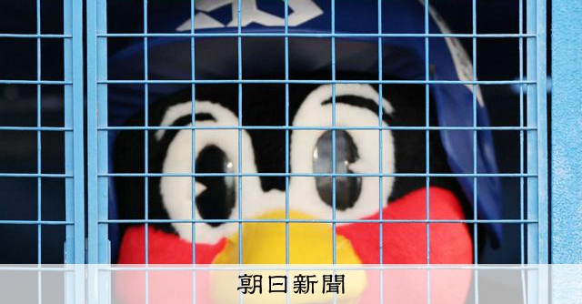 いつもの場所に、つば九郎の姿がチラリ 3月31日に彼が帰ってくる