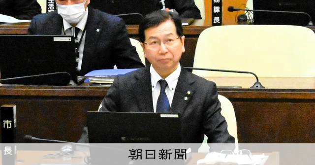 パワハラ認定の愛媛県西条市長、失職の意向　出直し市長選には出馬へ 
 
市職員へのパワハラ行為があったとして、市議会から不信任決議を受けた愛媛県西条市の高橋敏明市長（67）が27日、記者会見し、失職を選ぶ意向を明らかにした。29日午前0時に自動失職する。