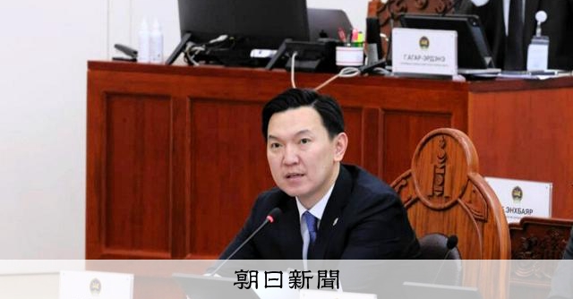 モンゴルに39歳の新首相　政局混乱、経済危機で手腕問われる 
 
モンゴル国民大会議（国会）は30日、ザンダンシャタル前首相の辞任に伴い、新首相に与党・人民党の党首で国会議長も務めていたオチラル氏（39）を任命する案を賛成多数で可決した。