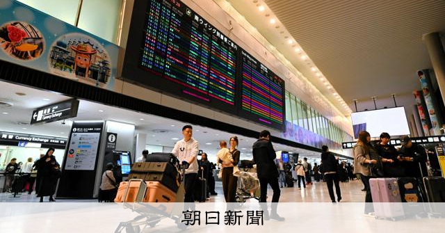 航空大手、国際線の燃油サーチャージを大幅引き上げへ　６月発券から 
 
国際線の航空運賃に燃料の価格上昇分を転嫁する燃油特別付加運賃（燃油サーチャージ）について、全日本空輸（ANA）と日本航空（JAL）は6～7月の発券分から、大幅に引き上げる見込みとなった。