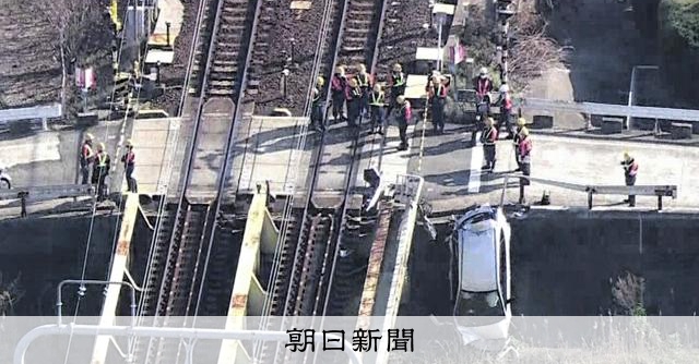 名鉄常滑線で列車と車が衝突　1人けが　一部区間で運転見合わせ