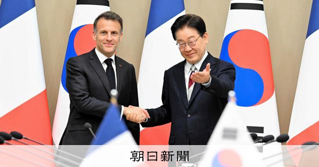 韓仏首脳「ホルムズ海峡の安全確保で協力」　重要鉱物の供給網でも 
 
韓国の李在明（イジェミョン）大統領とフランスのマクロン大統領が3日、ソウルの大統領府で会談した。マクロン氏が大統領として韓国を公式訪問するのは初めて。