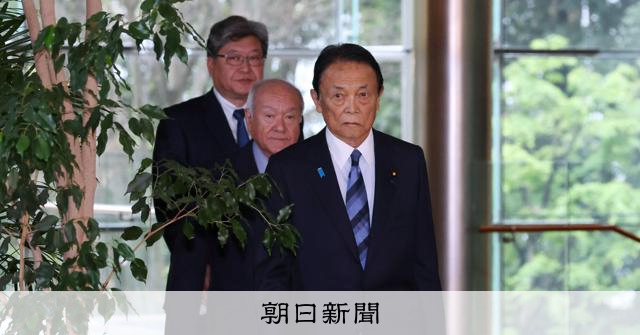 高市首相、麻生副総裁らと昼食　「コミュニケーション不足」を意識か 
 
高市早苗首相は10日、首相官邸で自民党の麻生太郎副総裁、鈴木俊一幹事長、萩生田光一幹事長代行と約1時間、昼食をともにした。