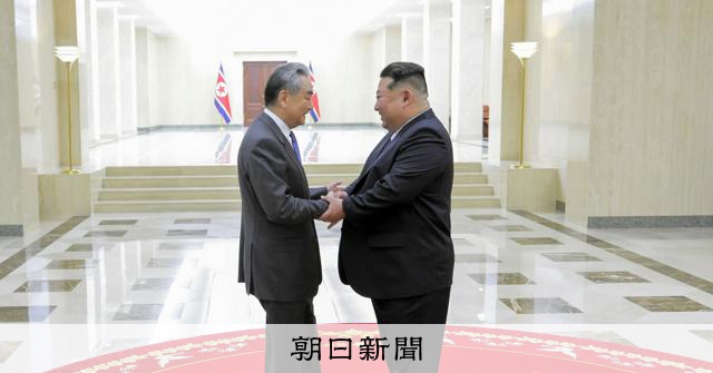 「中国のすべての対内外政策を支持」と金総書記　王毅外相との面会で 
 
北朝鮮の金正恩（キムジョンウン）総書記は10日、平壌で中国の王毅（ワンイー）共産党政治局員兼外相と会い、「中国の党と政府のすべての対内外政策を全面的に支持する」と強調した。