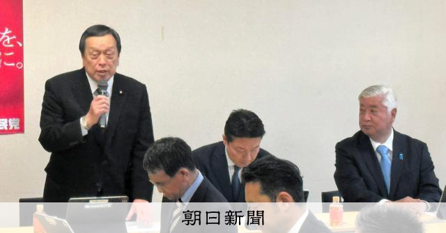 自民、武器輸出解禁へ政府案を了承　野党は「国会への事前通知」要請 
 
武器輸出を規制する防衛装備移転三原則の運用指針の見直しをめぐり、自民党安全保障調査会などは13日、政府案を了承した。