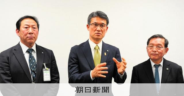 消費税減税、地方は年2兆円の税収減 首長「代替財源含め検討を」 
 
社会保障国民会議の実務者会議が15日に開かれ、首長でつくる地方自治体の3団体から消費減税などについて意見を聞いた。