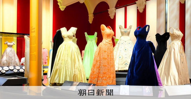 故エリザベス女王、ドレスが語る生涯 生誕100年、バッキンガム宮殿