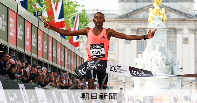 男子マラソンで世界新記録　ケニアのサウェが初の2時間切り　ロンドン 
 
ロンドン・マラソンは26日、ロンドン市街のコースで行われ、男子はセバスティアンキマル・サウェ（ケニア）が、史上初の2時間切りとなる1時間59分30秒の世界新記録で2連覇した。