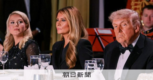 米夕食会発砲、大統領暗殺未遂容疑で男訴追　政権は政治化図り敵攻撃 
 
米ホワイトハウス記者協会夕食会での発砲事件をめぐり、司法省は27日、コール・トーマス・アレン容疑者（31）をトランプ大統領への暗殺未遂など三つの容疑で訴追した。