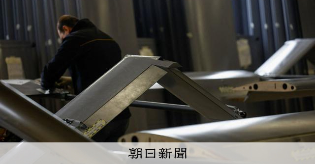 ウクライナ、長射程攻撃能力向上　ロシア警戒、パレード大幅縮小 
 
ロシアの全面侵攻を受けるウクライナが、ロシア領の奥深くに到達できるドローン（無人機）やミサイルの開発を加速させている。