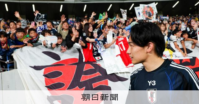 あの日、「背番号18」だった父 上田綺世が受け継ぐストライカー道