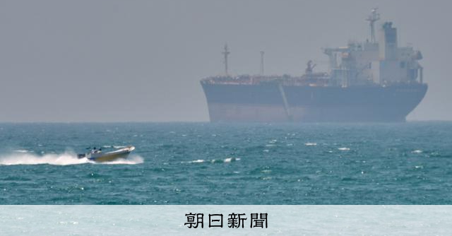 出光興産、ベトナムに原油400万バレルを融通　日本政府との協力で 
 
出光興産は、ベトナムに対して、約400万バレルの原油を融通する。ベトナムは日本向けに石油関連製品を輸出するが、中東情勢の悪化で原油調達に苦戦する。