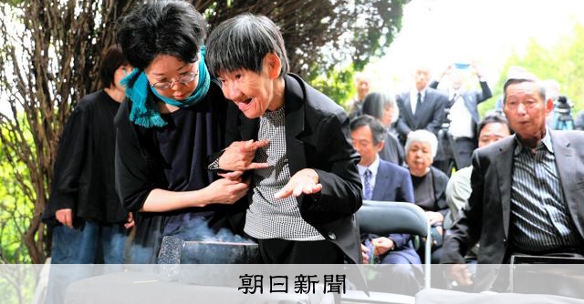 RT @asahicom: 【速報中】水俣病慰霊式　市長「70年、苦しみが癒えることはない」：朝日新聞  #水俣病 

当時の環境相と患者たちとの懇談の場で、環境省職員が発言をさえぎる「マイクオフ」問題から2年。痛みやしびれなどの症…