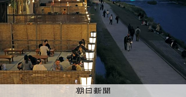 京伝統の風雅な夕涼み 夏の風物詩「鴨川納涼床」始まる [京都府]：朝日新聞