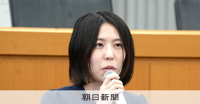 福間香奈女流五冠「不安が残る」　将棋連盟検討委の最終答申に心境 
 
将棋の福間香奈女流五冠（34）=清麗・女王・女流王座・女流王位・倉敷藤花=が2日、大阪市北区の大阪弁護士会館で記者会見を行った。
