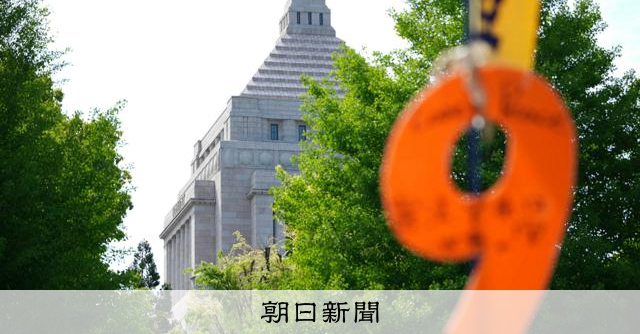 【社説】国会前や街角で、憲法を呼ぶ声がする　デモを政治の参照点に