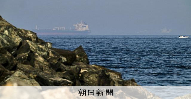 米軍、イランのタンカー2隻攻撃　危うい「停戦」、情勢好転見通せず 
 
米国とイランの間で危うい「停戦」状態が続くなか、8日も米軍がイラン船籍の石油タンカー2隻を攻撃した。トランプ大統領は来週の米中首脳会談を控え、すぐに本格的な戦闘を再開することは望んでいない。