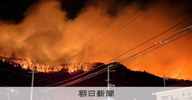 海嘯後重建的家園再遭祝融威脅，居民面臨「逃或留」的兩難