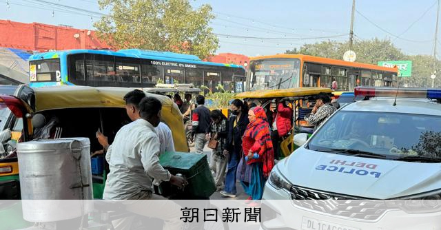 インド首都政府職員、週2日在宅勤務に　中東情勢受けた燃料費抑制で 
 
インドのデリー首都圏政府のグプタ首相は14日の記者会見で、首都圏政府職員に週2日の在宅勤務を採り入れる方針を発表した。「1年間、デリーの閣僚や職員は公式の外国訪問を行わない」とも表明。