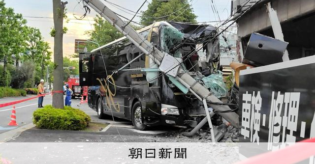 江戶川區公車撞電線桿事故：司機稱不記得過程，事發前疑已多次擦撞