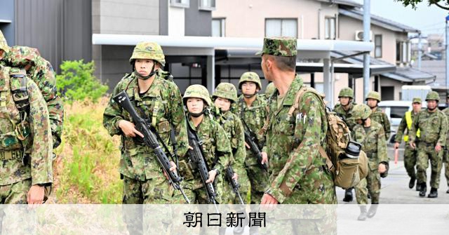 石川で陸自が小銃携行し市街地で行進訓練　県内団体からは中止要望も：朝日新聞