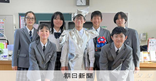 万博で使ったユニホームを寄贈 真美ケ丘中に タカラベルモント [大阪