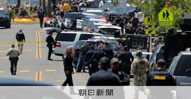 イスラム教礼拝所で銃撃、容疑者少年ら含む5人死亡　米サンディエゴ 
 
米西部サンディエゴのイスラム教礼拝所で18日、銃撃事件が発生した。米メディアによると、少なくとも3人の男性が死亡。