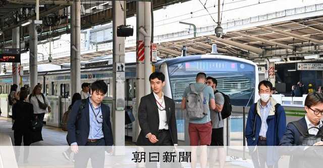 京濱東北線日中停駛改走山手線月台，出現綠藍交錯的罕見景象