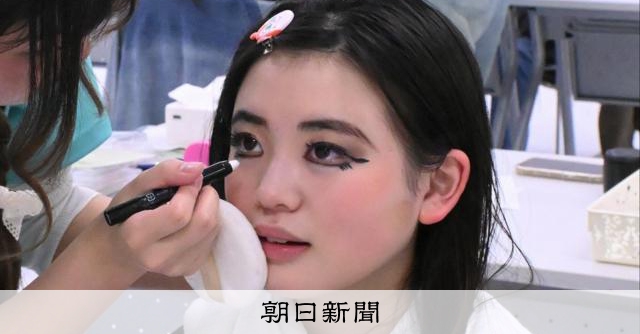 爆盛り平成ギャルメイク、令和の若者が挑戦　「努力してたんだな…」