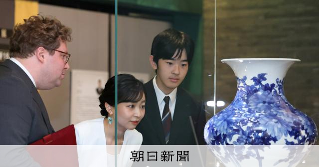佳子公主與悠仁親王參觀日比修好160週年特展