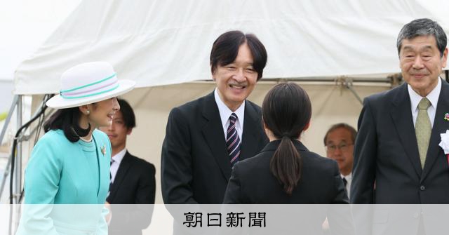 秋篠宮夫婦植樹「神代曙」櫻花 參與「綠色愛護」集會