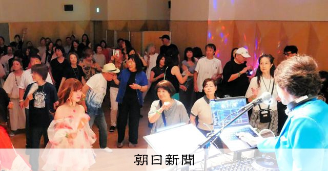 踊って汗だく「糖尿病も改善」　中高年がディスコに熱中するわけ