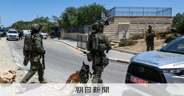 イスラエルで銃撃　1人死亡5人負傷　容疑者の男は警察が射殺 
 
イスラエル中部コハブ・ヤイル周辺で7日午前、銃撃があり
