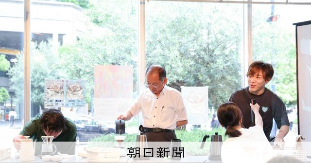香りの正体は「刑務所カレー」とコーヒー　被害者と刑務所が交わる場 
 
昼時には食欲をかき立てるカレーの香りが漂い、夕方