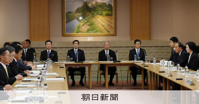 皇族数確保の「女性皇族が残る」「養子」2案 世論と異なる国会議論:朝日新聞