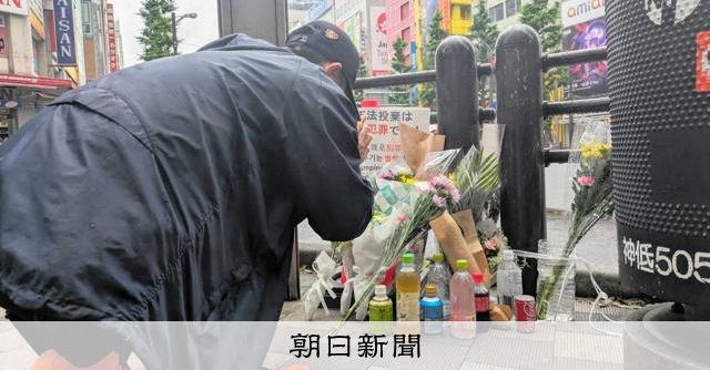 「悲しみは変わらない」　秋葉原無差別殺傷から18年、現場では献花