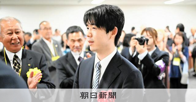 藤井聡太名人が祝勝会に出席　「近代将棋の父」ゆかりの地を訪問