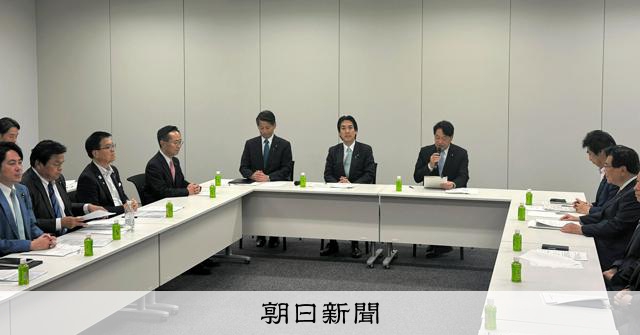 将来は「税額控除」も検討　政府、給付一本化への反対受け軌道修正 
 
政府は10日、社会保障国民会議