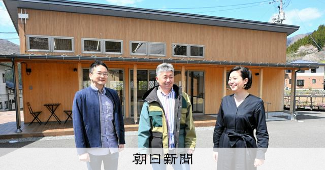 独自に木造仮設を建てた町 「孤独死は出さない」誓いが生んだ広がり:朝日新聞