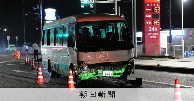 15人乗りスクールバスなど6台絡む事故、中高生ら5人けが 大阪