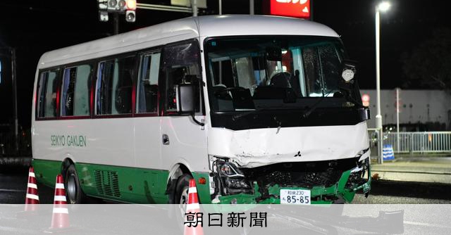 大阪校車與多車碰撞事故 5名師生受傷
