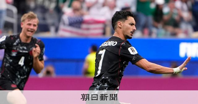 共催国カナダが南アに勝利 サッカーW杯決勝トーナメントが始まる