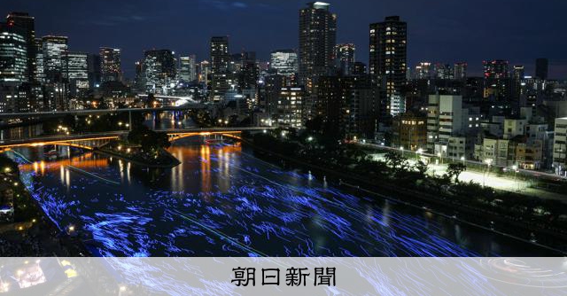 七夕夜大阪大川現「天之川」 藍色光芒承載著願望