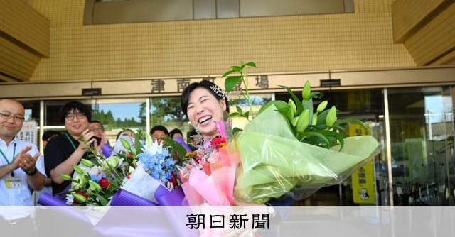 2児の子育て、最年少町長が感じた限界 新潟・津南の桑原悠氏が退任:朝日新聞