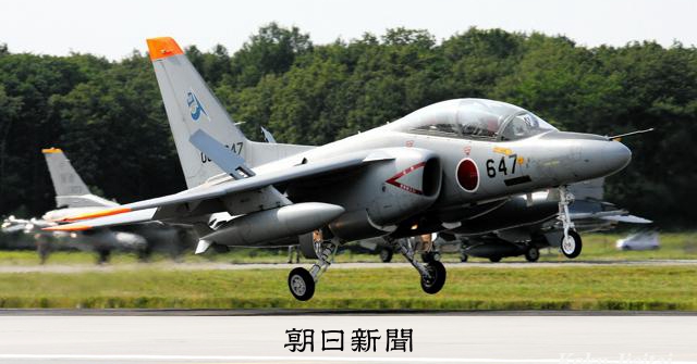 空自T4練習機墜落、救命キットが操縦妨げた可能性 防衛省が調査