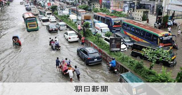 バングラデシュ洪水・土砂崩れ、死者51人に 600人以上救助、避難所に約3万8000人